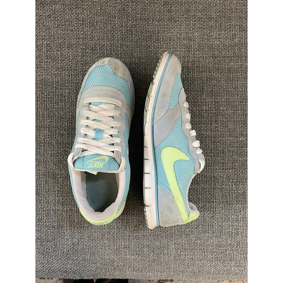 Womens Nike Sneakers Size 8 Blue Green Lace Up Walking Shoes - Picture 2 of 9